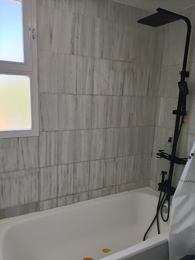 פואנגירולה Suites Center Recinto Ferial מראה חיצוני תמונה