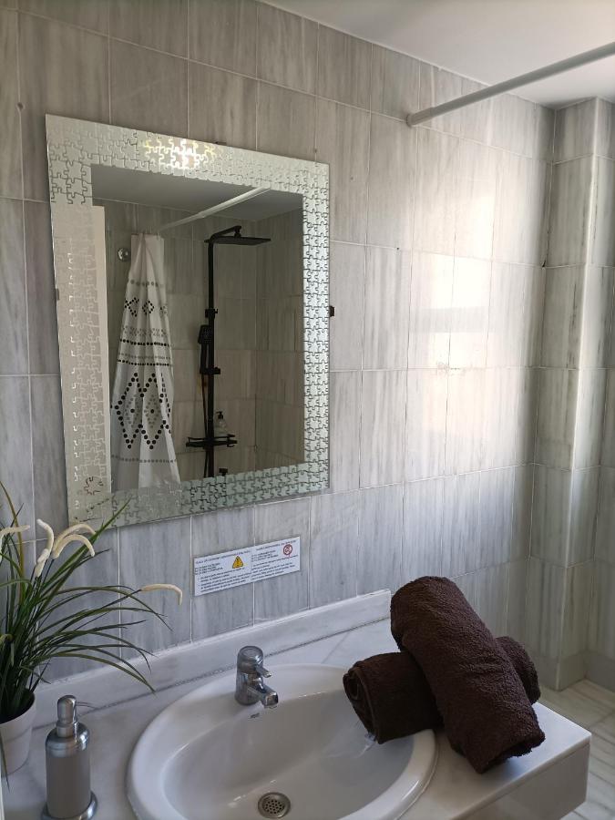 פואנגירולה Suites Center Recinto Ferial מראה חיצוני תמונה