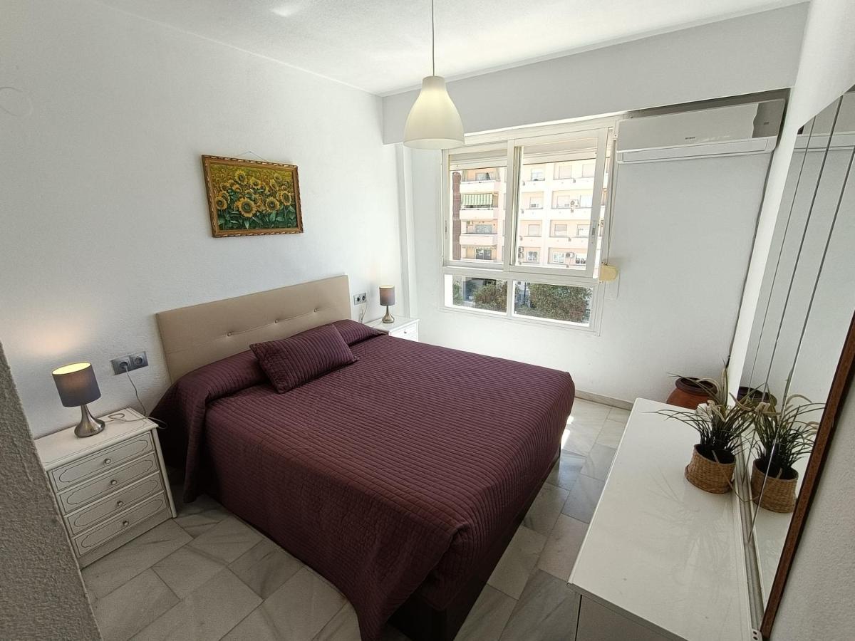 פואנגירולה Suites Center Recinto Ferial מראה חיצוני תמונה