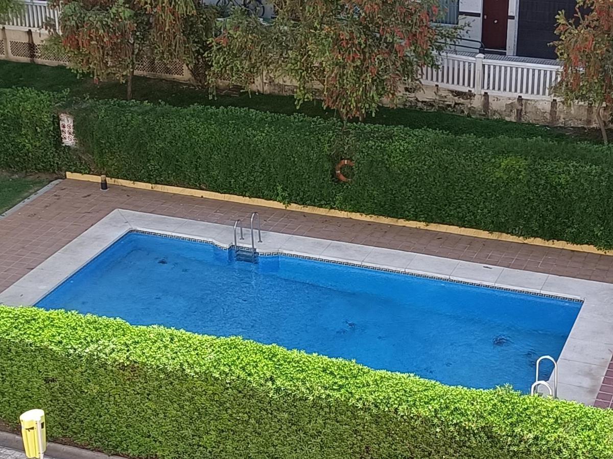 פואנגירולה Suites Center Recinto Ferial מראה חיצוני תמונה
