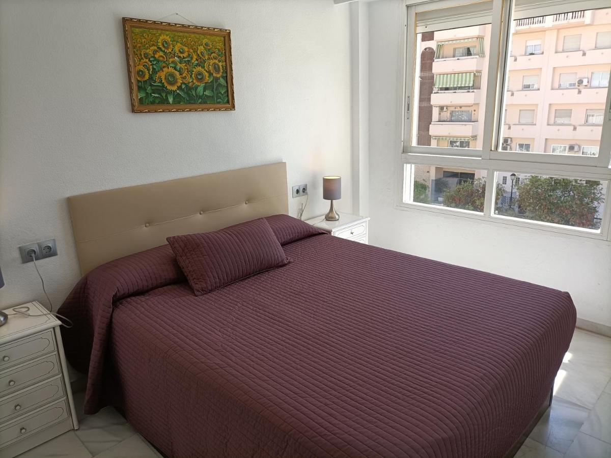 פואנגירולה Suites Center Recinto Ferial מראה חיצוני תמונה