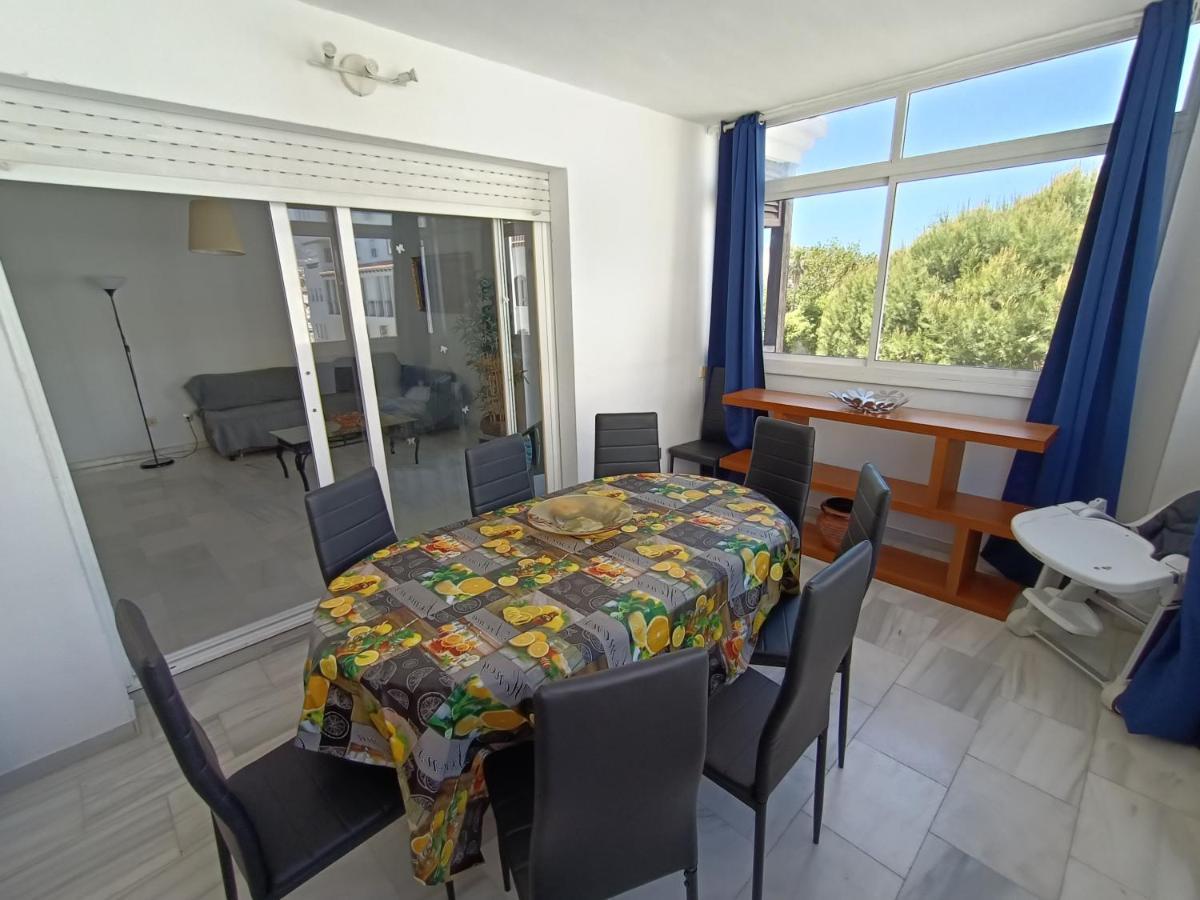 פואנגירולה Suites Center Recinto Ferial מראה חיצוני תמונה