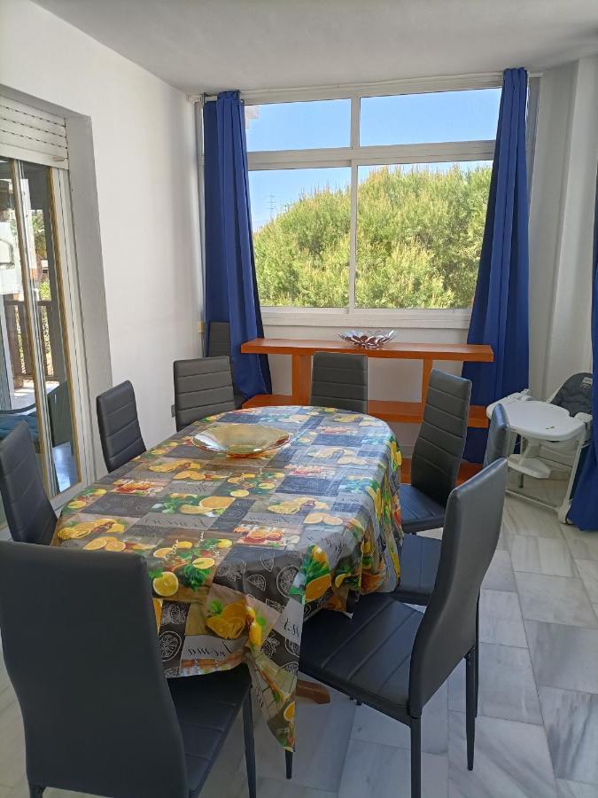 פואנגירולה Suites Center Recinto Ferial מראה חיצוני תמונה