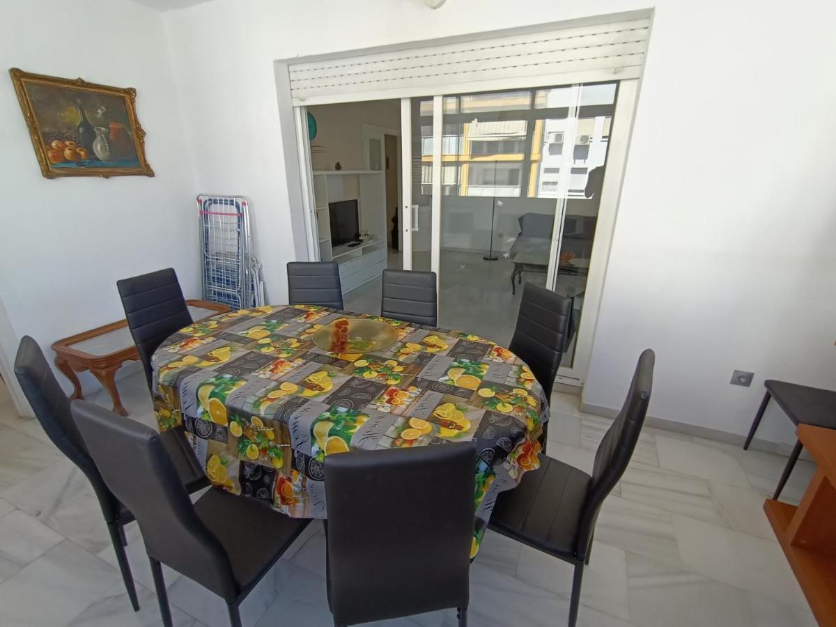 פואנגירולה Suites Center Recinto Ferial מראה חיצוני תמונה