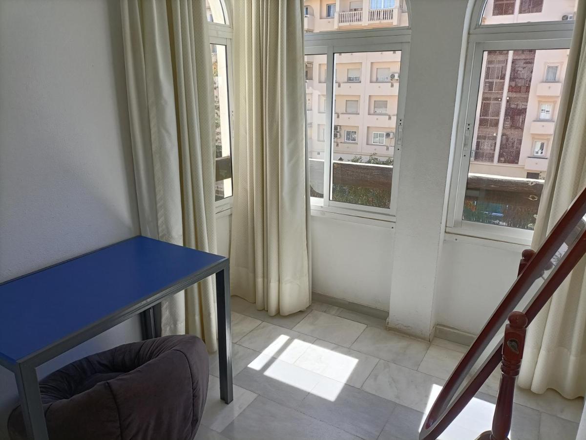 פואנגירולה Suites Center Recinto Ferial מראה חיצוני תמונה