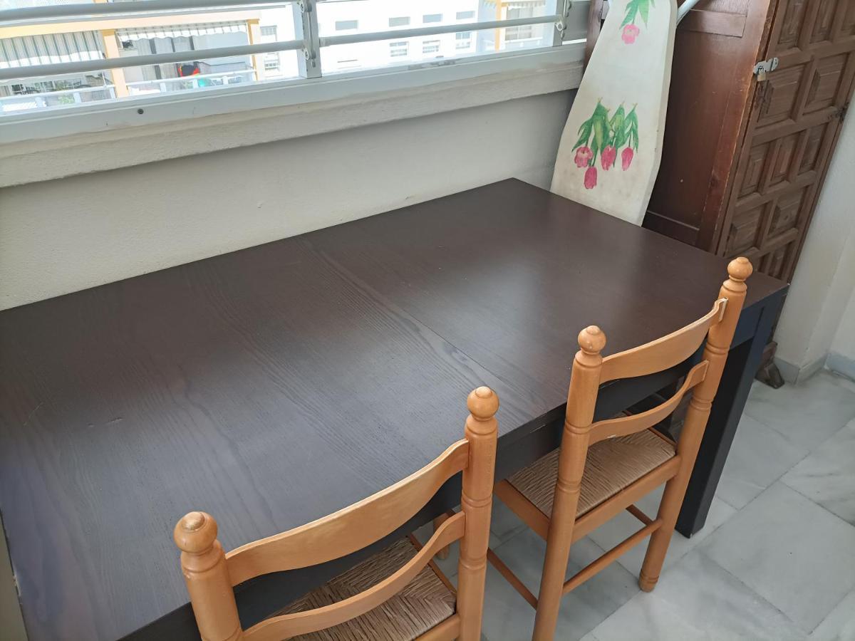 פואנגירולה Suites Center Recinto Ferial מראה חיצוני תמונה