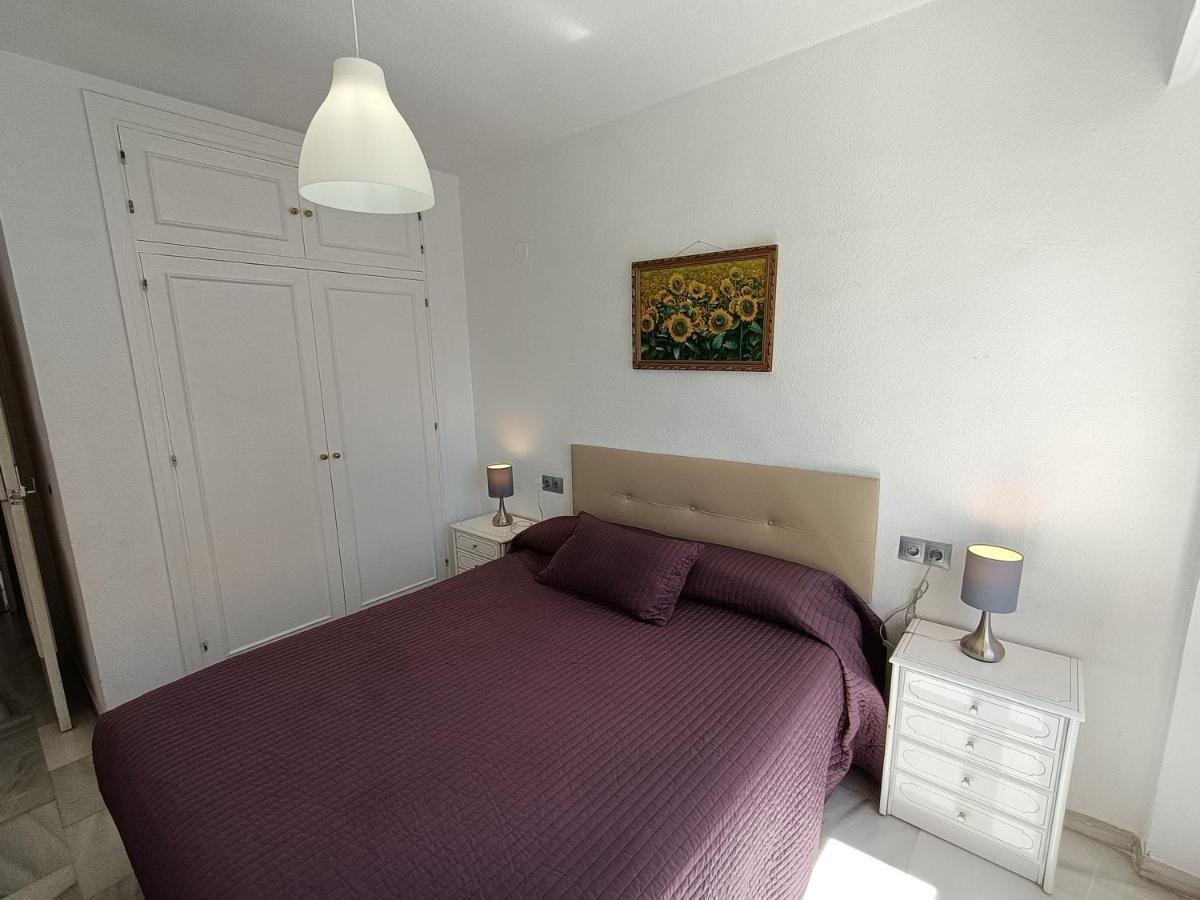 פואנגירולה Suites Center Recinto Ferial מראה חיצוני תמונה