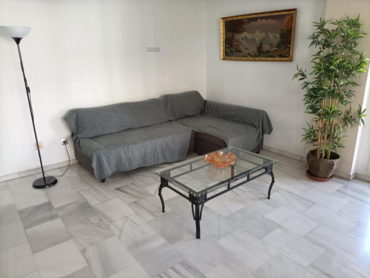 פואנגירולה Suites Center Recinto Ferial מראה חיצוני תמונה